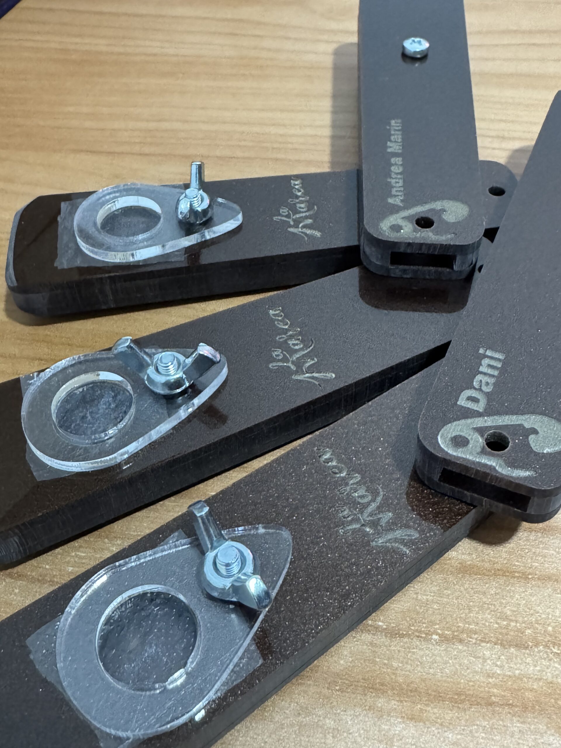 Pitos de metacrilato personalizados - Imagen 3