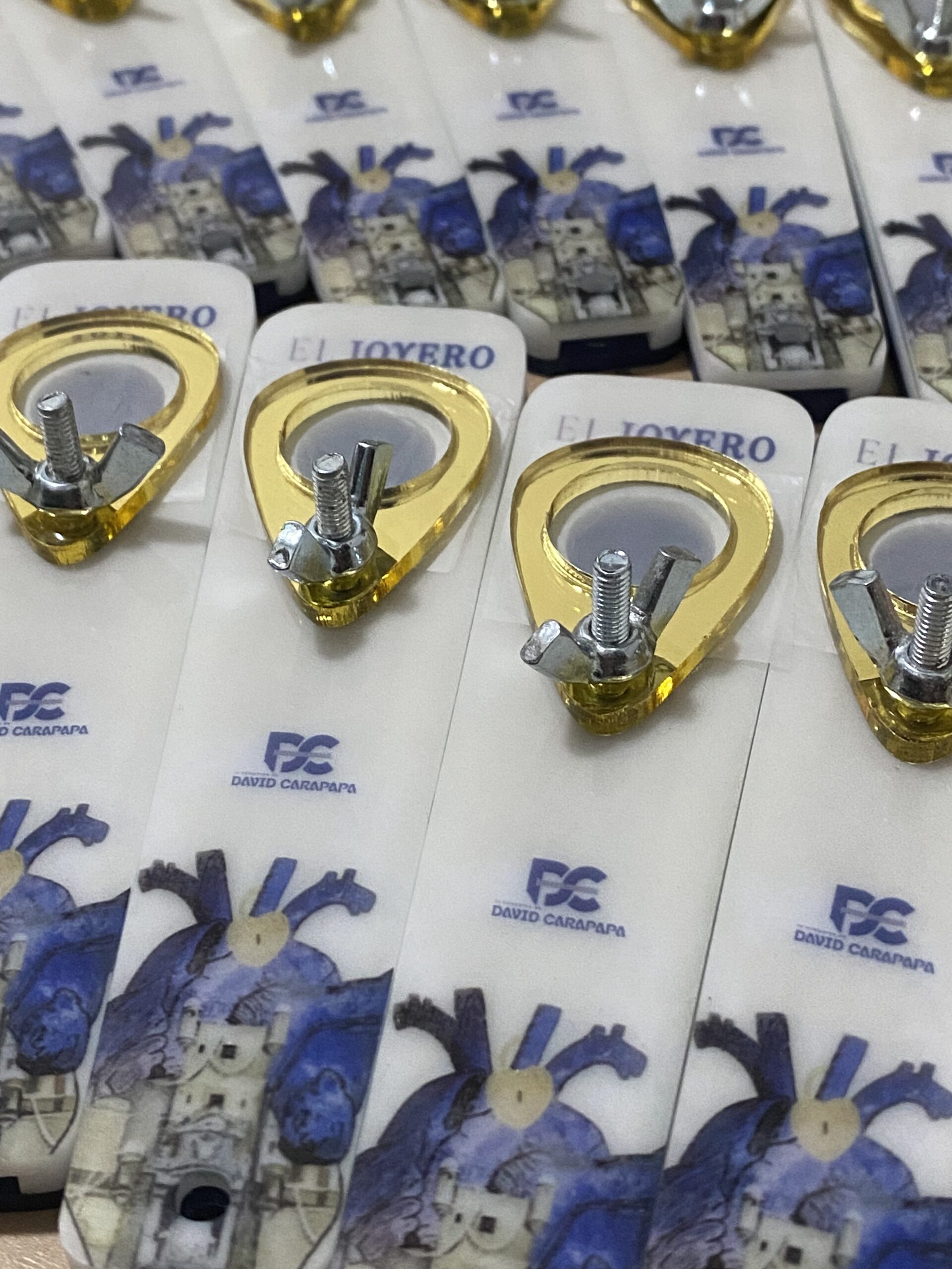 Pitos de metacrilato personalizados - Imagen 10